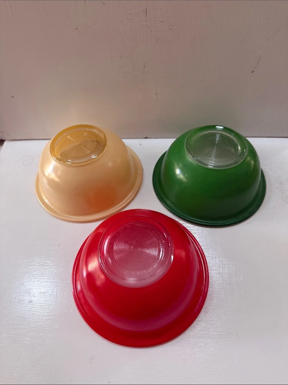 PYREX 3 Total 7” Diameter 3” High Red, Green & Cream Mixing Bowls Set